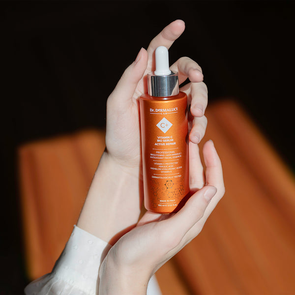 Siero Viso con Vitamina C Protetta, Acido Ferulico e Acido Ialuronico ad Alto e Basso Peso Molecolare